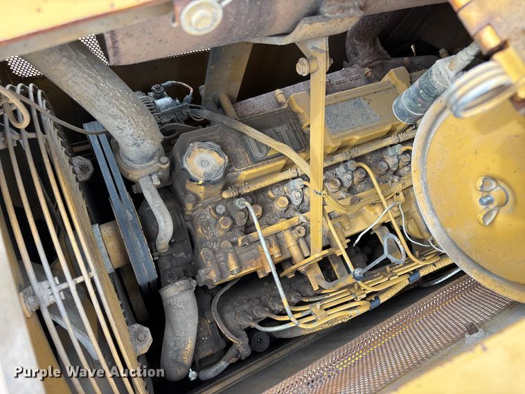 image for item EO4319 1997 Caterpillar D4C Series III dozer