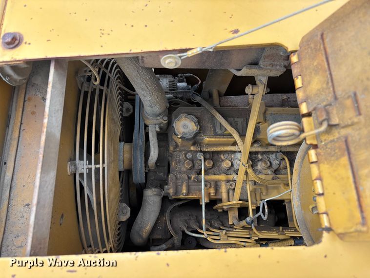 image for item EO4319 1997 Caterpillar D4C Series III dozer