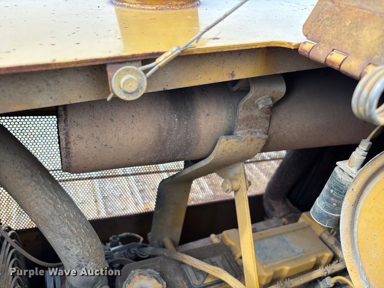 image for item EO4319 1997 Caterpillar D4C Series III dozer