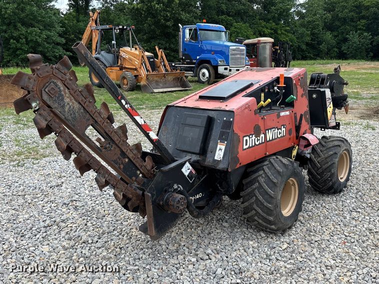 image for item EO4320 2013 Ditch Witch 410SX trencher