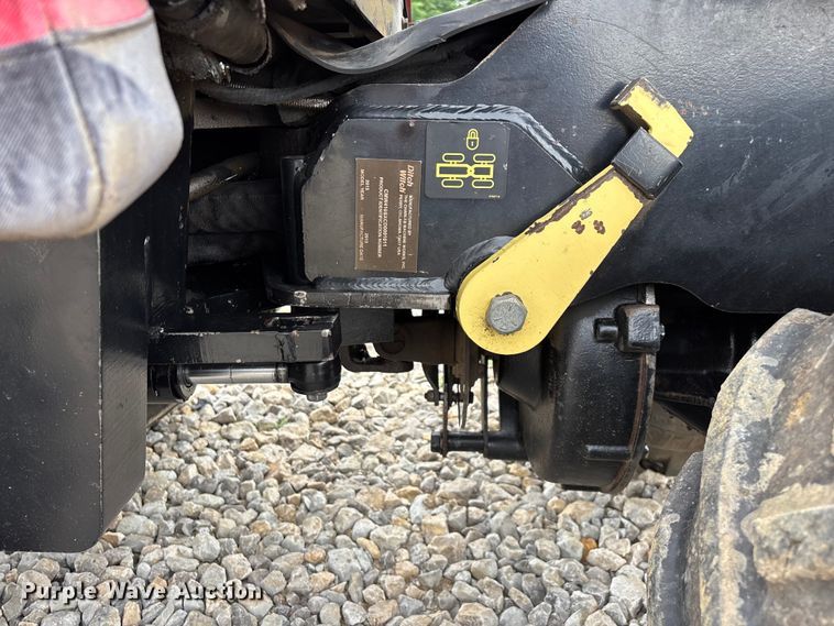 image for item EO4320 2013 Ditch Witch 410SX trencher