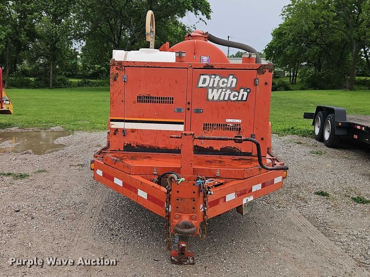 image for item EO7331 2013 Ditch Witch FX30 vacuum trailer