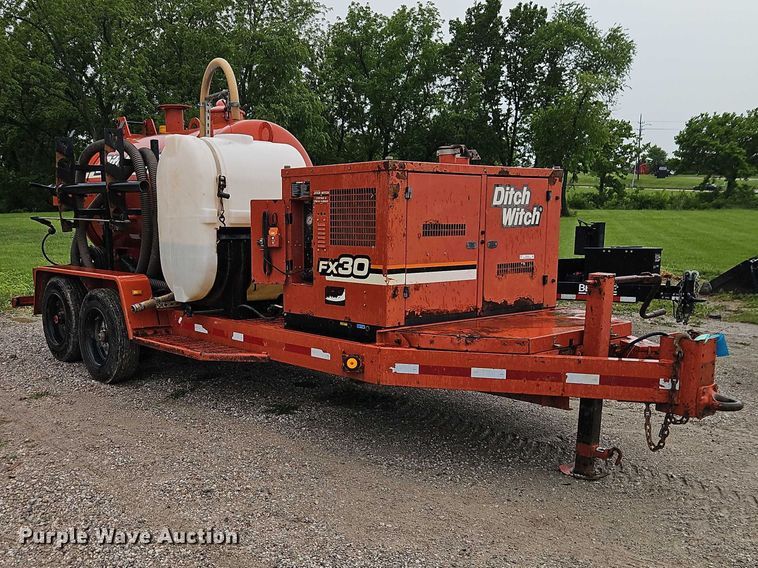 image for item EO7331 2013 Ditch Witch FX30 vacuum trailer