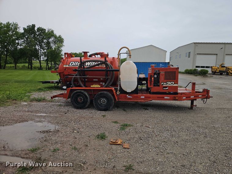 image for item EO7331 2013 Ditch Witch FX30 vacuum trailer