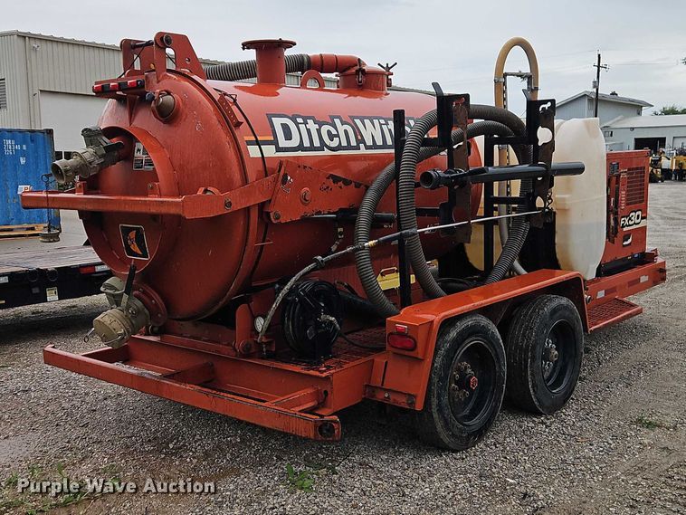 image for item EO7331 2013 Ditch Witch FX30 vacuum trailer