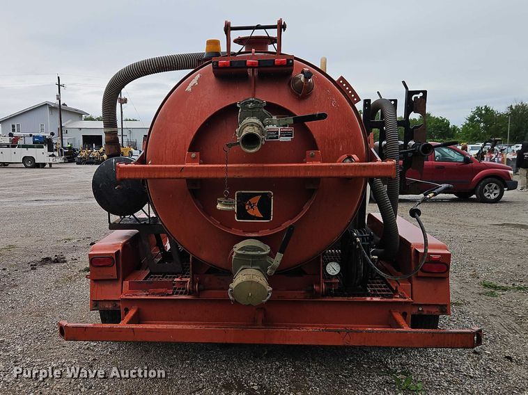 image for item EO7331 2013 Ditch Witch FX30 vacuum trailer
