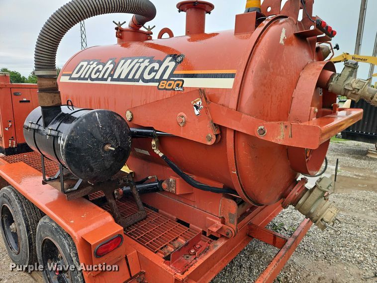 image for item EO7331 2013 Ditch Witch FX30 vacuum trailer