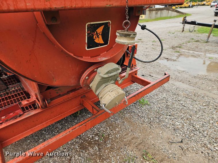 image for item EO7331 2013 Ditch Witch FX30 vacuum trailer