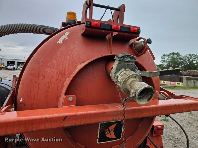 image for item EO7331 2013 Ditch Witch FX30 vacuum trailer