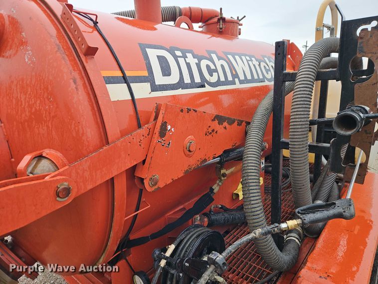 image for item EO7331 2013 Ditch Witch FX30 vacuum trailer