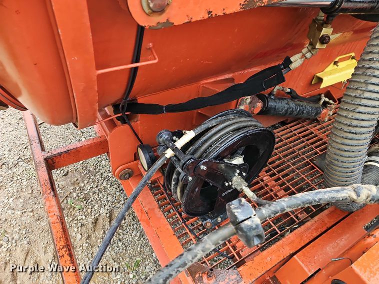 image for item EO7331 2013 Ditch Witch FX30 vacuum trailer