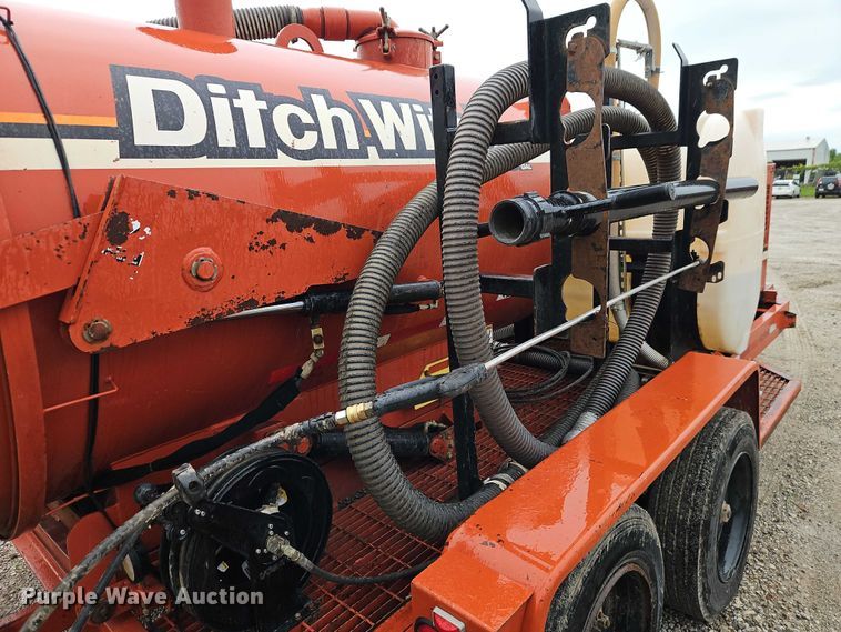 image for item EO7331 2013 Ditch Witch FX30 vacuum trailer