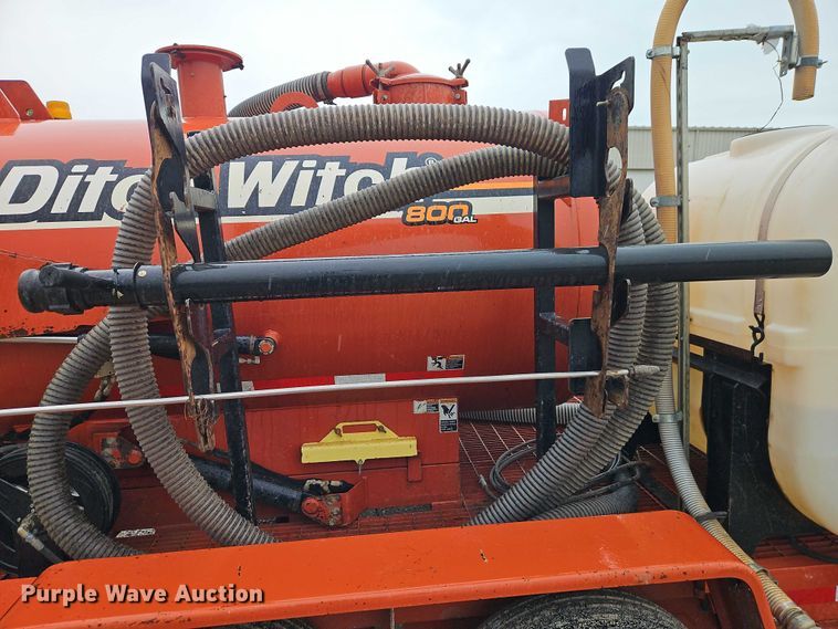 image for item EO7331 2013 Ditch Witch FX30 vacuum trailer