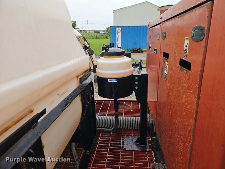 image for item EO7331 2013 Ditch Witch FX30 vacuum trailer