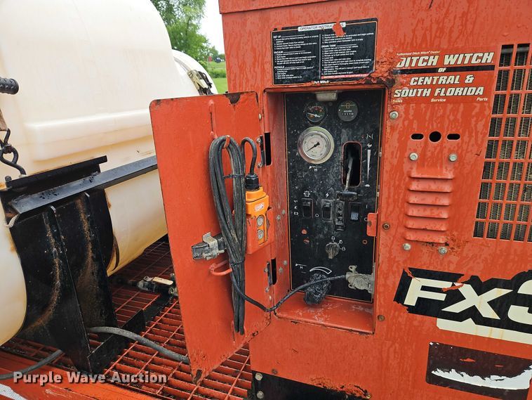 image for item EO7331 2013 Ditch Witch FX30 vacuum trailer