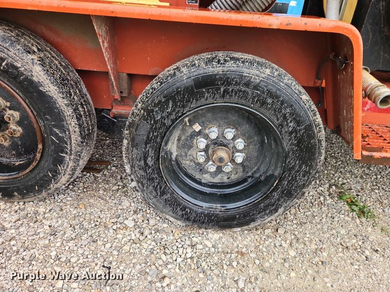 image for item EO7331 2013 Ditch Witch FX30 vacuum trailer