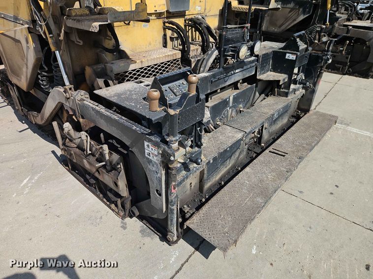 image for item EO7386 2022 Weiler P385B paver