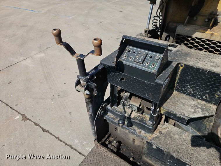 image for item EO7386 2022 Weiler P385B paver