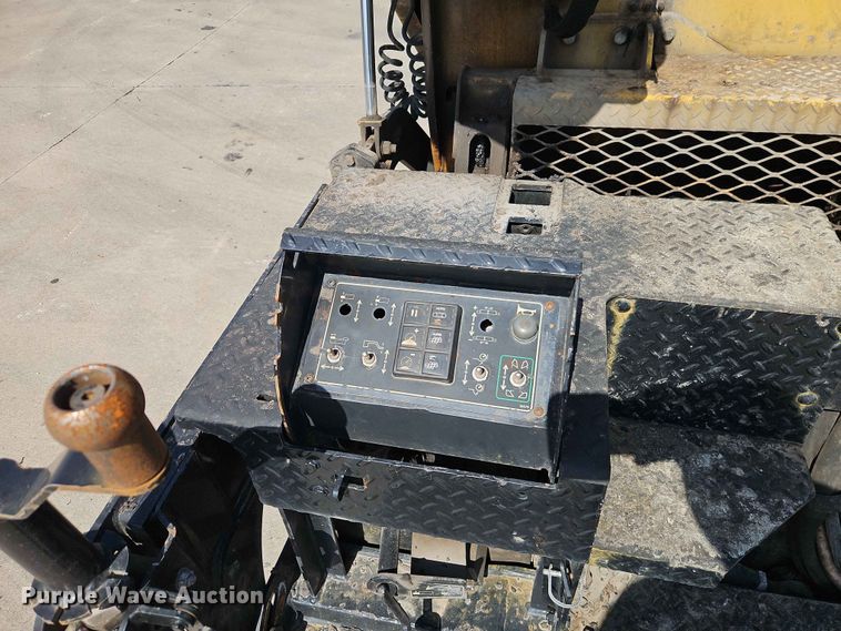 image for item EO7386 2022 Weiler P385B paver