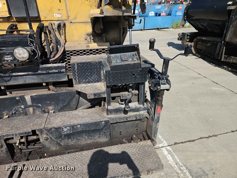 image for item EO7386 2022 Weiler P385B paver