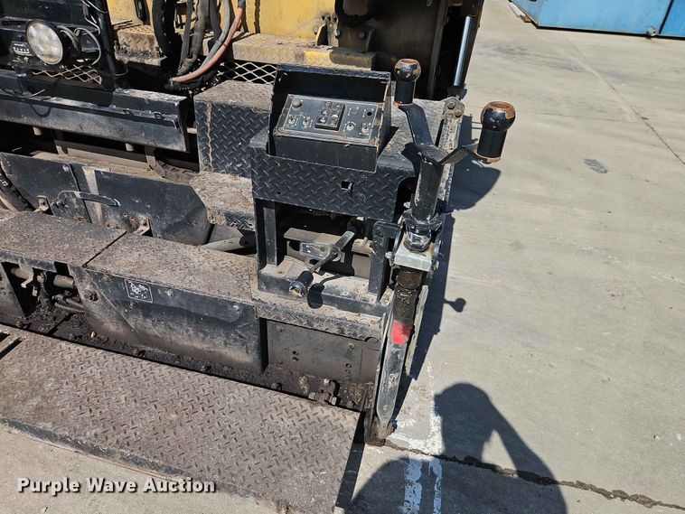 image for item EO7386 2022 Weiler P385B paver
