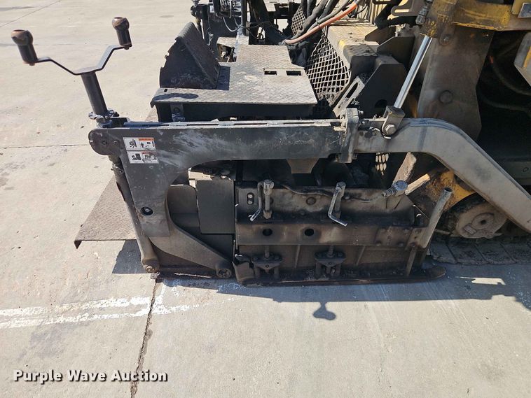 image for item EO7386 2022 Weiler P385B paver