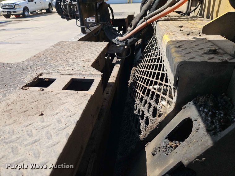 image for item EO7386 2022 Weiler P385B paver