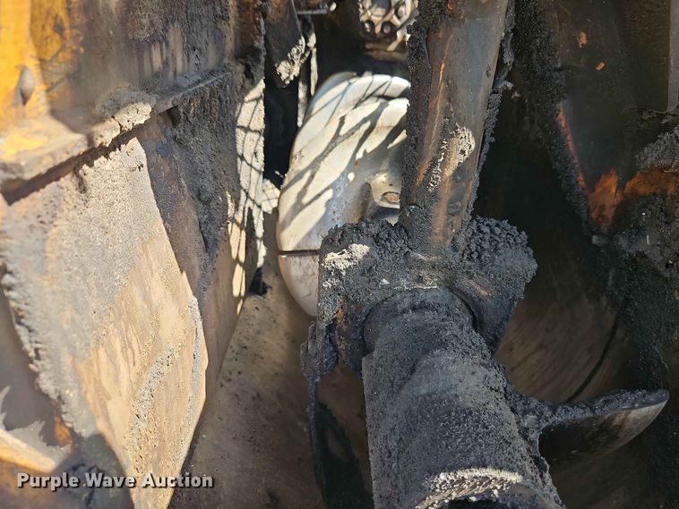 image for item EO7386 2022 Weiler P385B paver