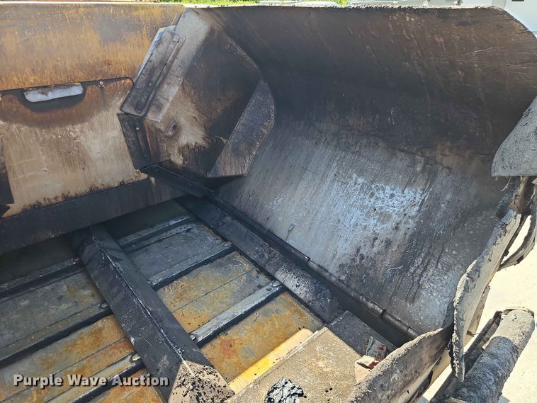 image for item EO7386 2022 Weiler P385B paver