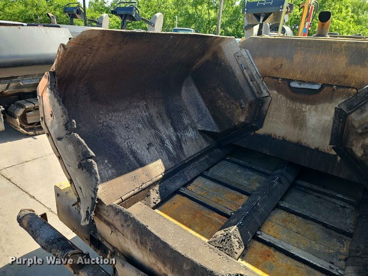 image for item EO7386 2022 Weiler P385B paver