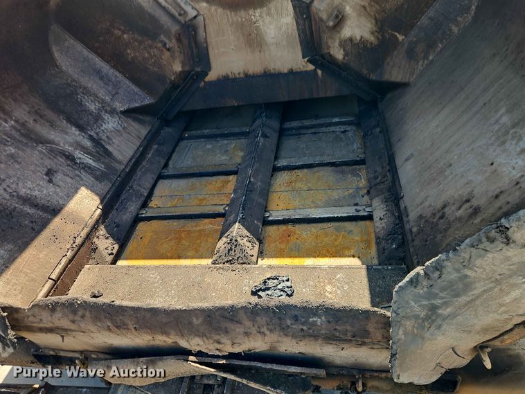 image for item EO7386 2022 Weiler P385B paver