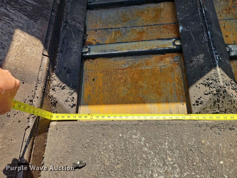 image for item EO7386 2022 Weiler P385B paver