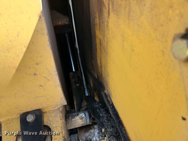 image for item EO7386 2022 Weiler P385B paver