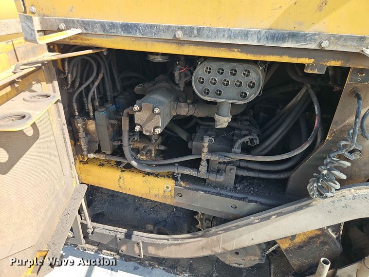 image for item EO7386 2022 Weiler P385B paver
