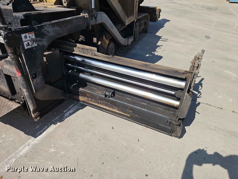 image for item EO7386 2022 Weiler P385B paver