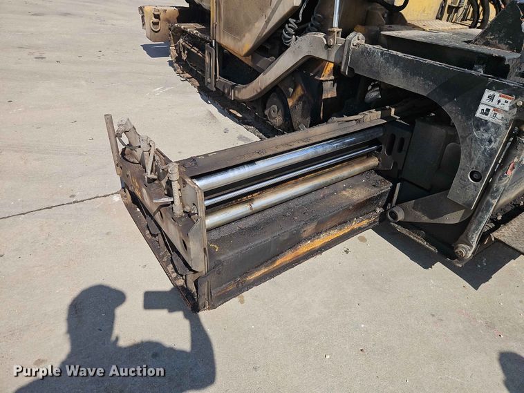 image for item EO7386 2022 Weiler P385B paver