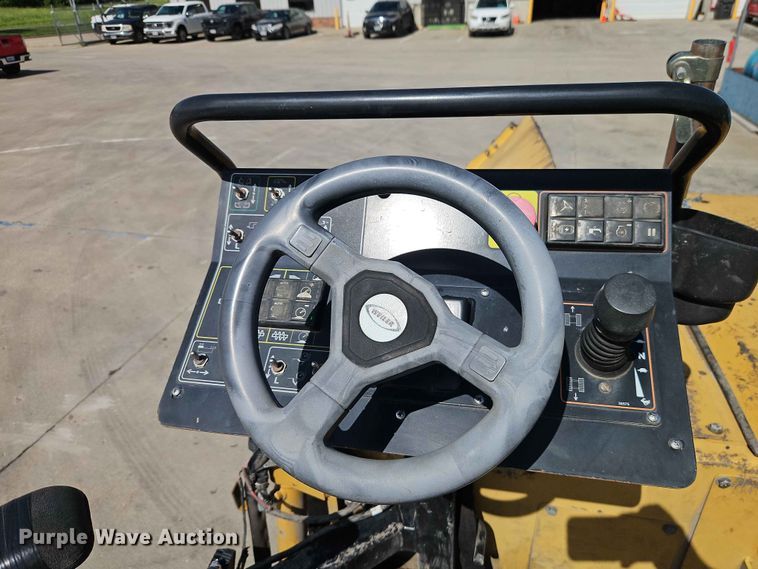 image for item EO7386 2022 Weiler P385B paver