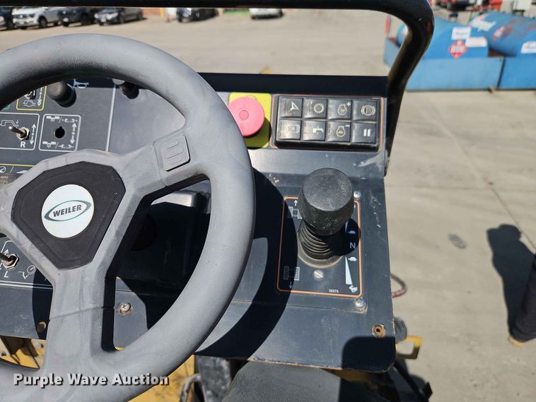 image for item EO7386 2022 Weiler P385B paver