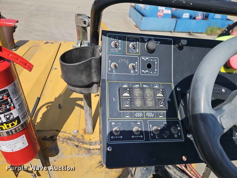 image for item EO7386 2022 Weiler P385B paver
