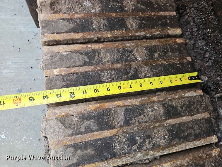 image for item EO7386 2022 Weiler P385B paver