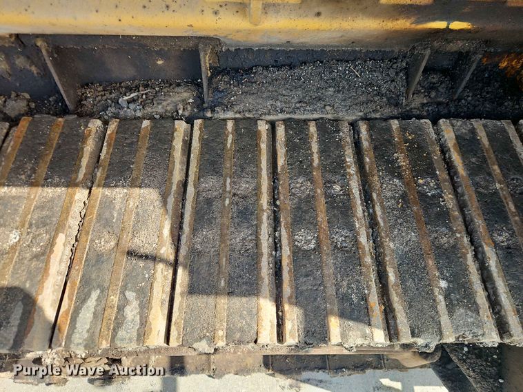 image for item EO7386 2022 Weiler P385B paver