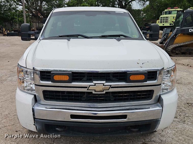 image for item EO7394 2009 Chevrolet Silverado 3500HD utility bed pickup truck