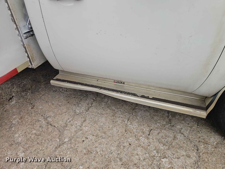 image for item EO7394 2009 Chevrolet Silverado 3500HD utility bed pickup truck