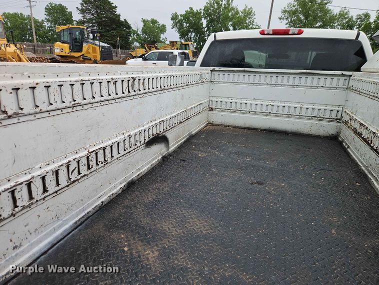 image for item EO7394 2009 Chevrolet Silverado 3500HD utility bed pickup truck