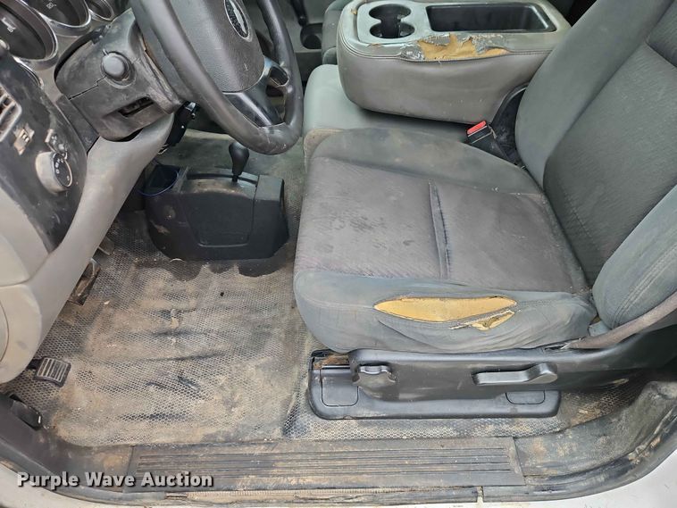 image for item EO7394 2009 Chevrolet Silverado 3500HD utility bed pickup truck