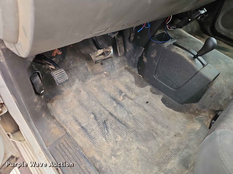 image for item EO7394 2009 Chevrolet Silverado 3500HD utility bed pickup truck