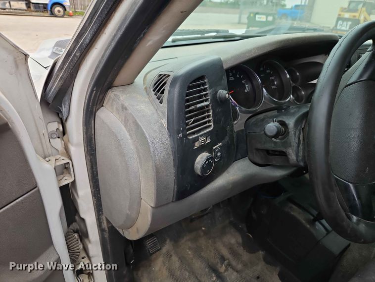 image for item EO7394 2009 Chevrolet Silverado 3500HD utility bed pickup truck