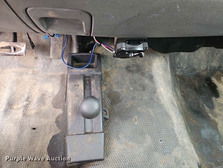 image for item EO7394 2009 Chevrolet Silverado 3500HD utility bed pickup truck