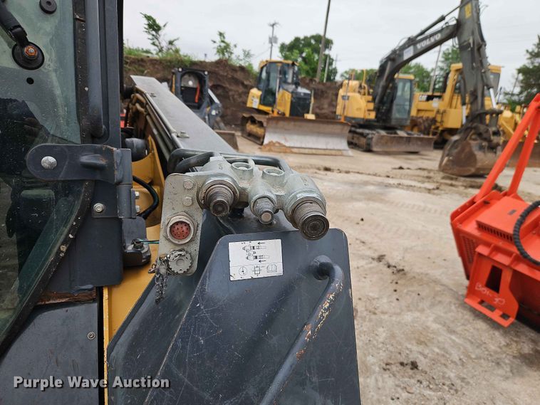 image for item EO7396 John Deere 333E tracked skid steer loader