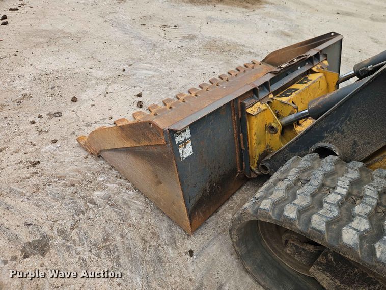 image for item EO7396 John Deere 333E tracked skid steer loader
